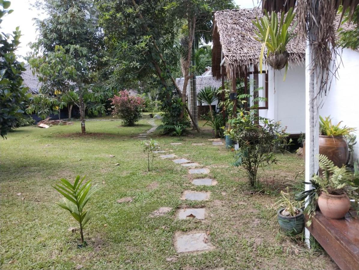 Baan Farang Homestay Phra Saeng Ban Nam Dam ภายนอก รูปภาพ